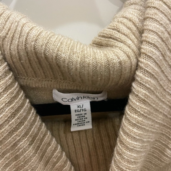 Calvin Klein turtle neck cream colored size XL - Picture 4 of 4